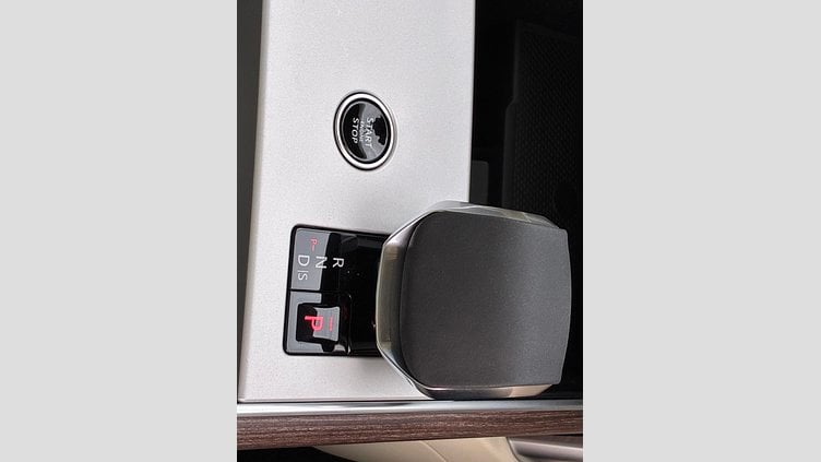 2025 認定中古車 Land Rover Range Rover バトゥミゴールド D350 AWD MHEV（AT） スタンダードホイールベース SE