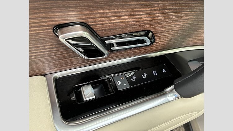 2025 認定中古車 Land Rover Range Rover バトゥミゴールド D350 AWD MHEV（AT） スタンダードホイールベース SE