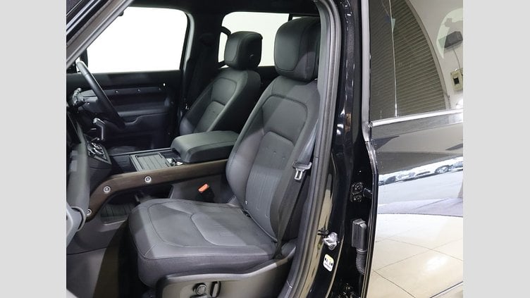 2023 認定中古車 Land Rover Defender 110 サントリーニブラック D300 AWD（AT） X