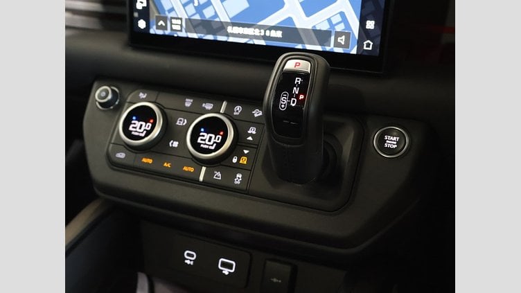 2023 認定中古車 Land Rover Defender 110 サントリーニブラック D300 AWD（AT） X