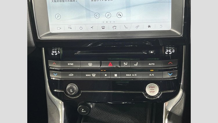 2017 認定中古車 Jaguar XE Fuji White ２WD（８AT） R－スポーツ
