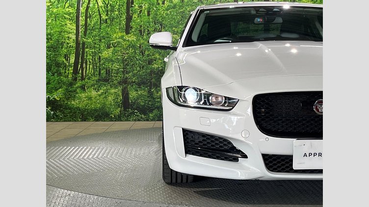 2017 認定中古車 Jaguar XE Fuji White ２WD（８AT） R－スポーツ
