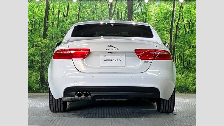 2017 認定中古車 Jaguar XE Fuji White ２WD（８AT） R－スポーツ