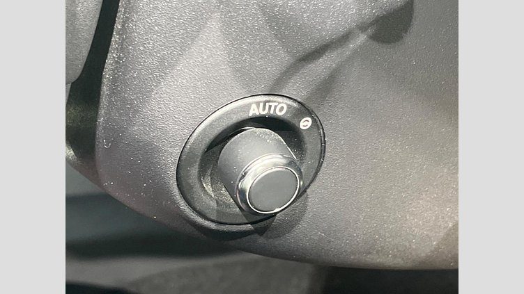 2017 認定中古車 Jaguar XE Fuji White ２WD（８AT） R－スポーツ