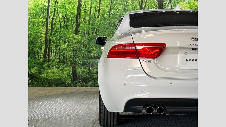 2017 認定中古車 Jaguar XE Fuji White ２WD（８AT） R－スポーツ