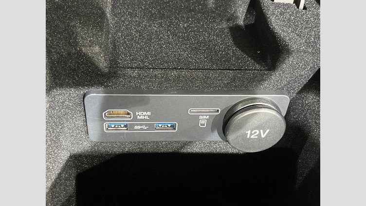 2017 認定中古車 Jaguar XE Fuji White ２WD（８AT） R－スポーツ