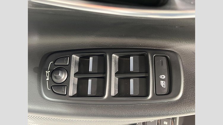 2017 認定中古車 Jaguar XE Fuji White ２WD（８AT） R－スポーツ