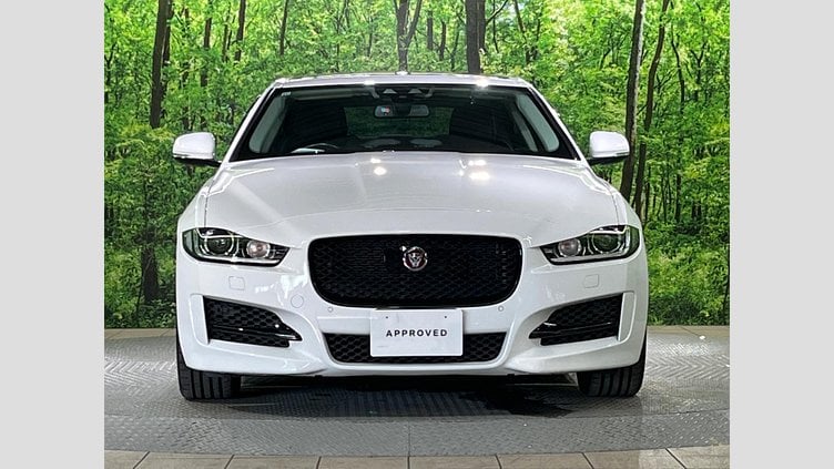 2017 認定中古車 Jaguar XE Fuji White ２WD（８AT） R－スポーツ
