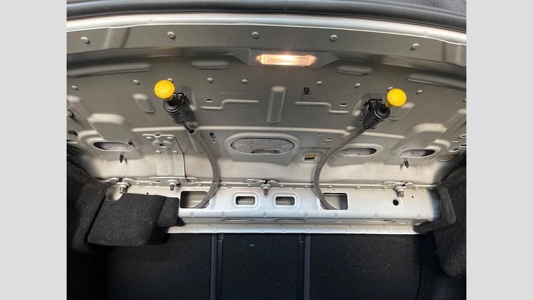 2017 認定中古車 Jaguar XE Fuji White ２WD（８AT） R－スポーツ