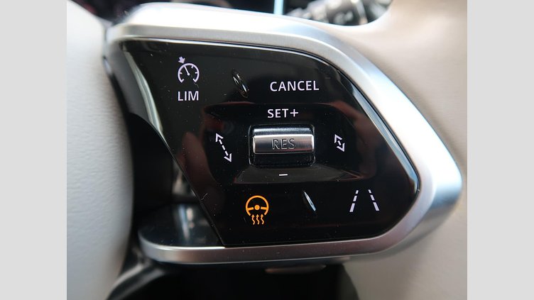 2023 認定中古車 Jaguar F-Pace ハクバシルバー P250 AWD（オートマチック） S
