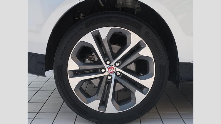 2023 認定中古車 Jaguar F-Pace ハクバシルバー P250 AWD（オートマチック） S