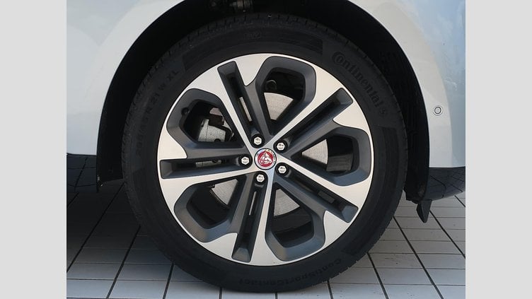 2023 認定中古車 Jaguar F-Pace ハクバシルバー P250 AWD（オートマチック） S