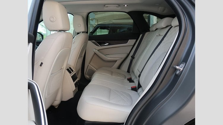 2023 認定中古車 Jaguar F-Pace ハクバシルバー P250 AWD（オートマチック） S