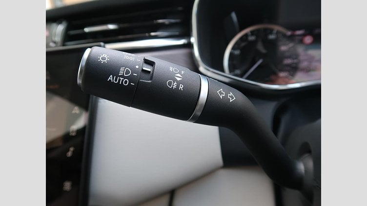 2023 認定中古車 Jaguar F-Pace ハクバシルバー P250 AWD（オートマチック） S