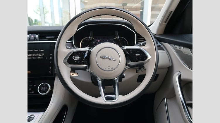2023 認定中古車 Jaguar F-Pace ハクバシルバー P250 AWD（オートマチック） S