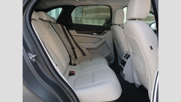 2023 認定中古車 Jaguar F-Pace ハクバシルバー P250 AWD（オートマチック） S