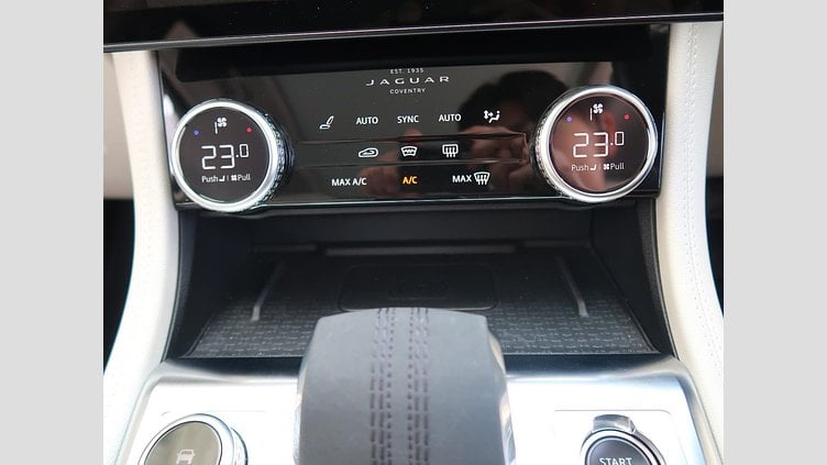 2023 認定中古車 Jaguar F-Pace ハクバシルバー P250 AWD（オートマチック） S