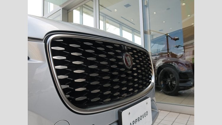 2023 認定中古車 Jaguar F-Pace ハクバシルバー P250 AWD（オートマチック） S