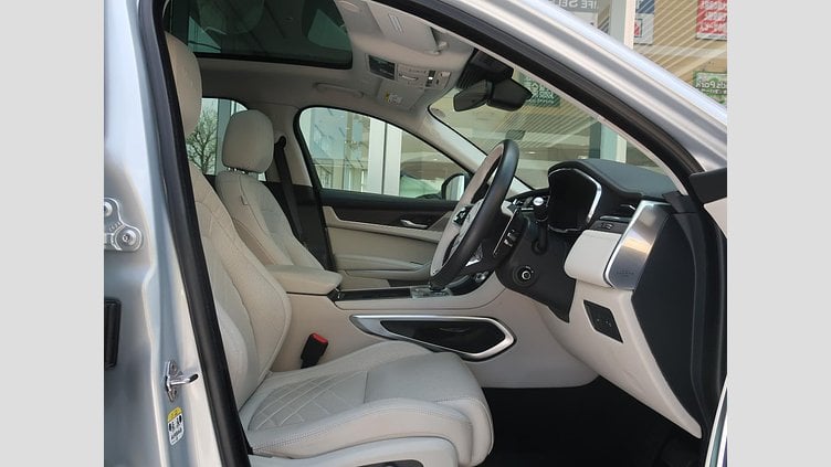 2023 認定中古車 Jaguar F-Pace ハクバシルバー P250 AWD（オートマチック） S