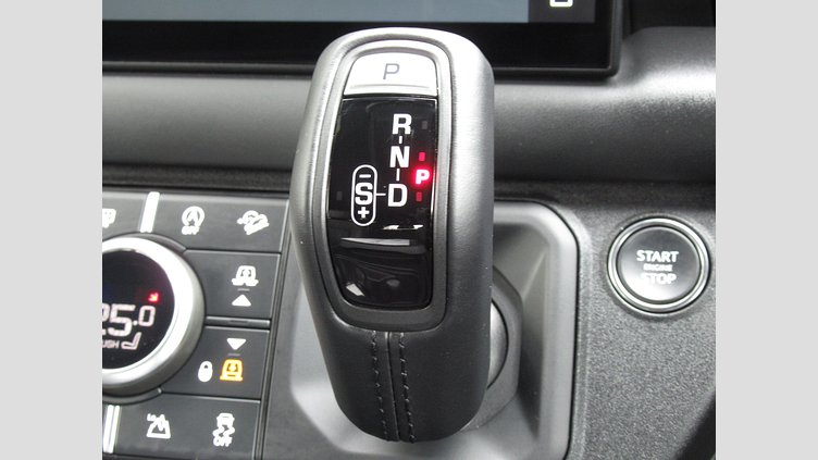 2024 認定中古車 Land Rover Defender 110 サントリーニブラック P525 AWD (AT) V8
