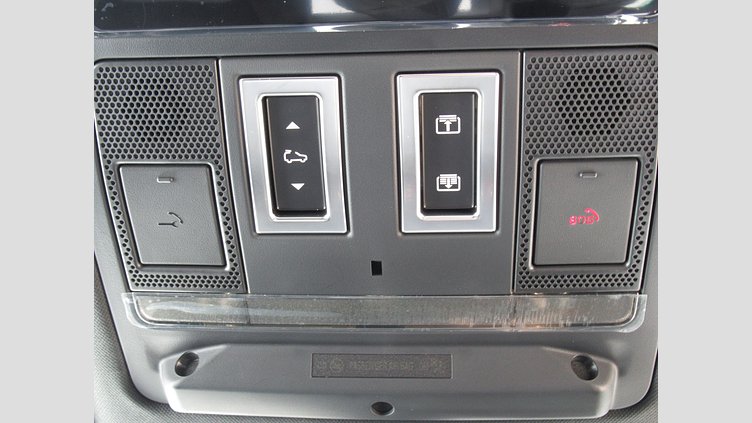 2024 認定中古車 Land Rover Defender 110 サントリーニブラック P525 AWD (AT) V8
