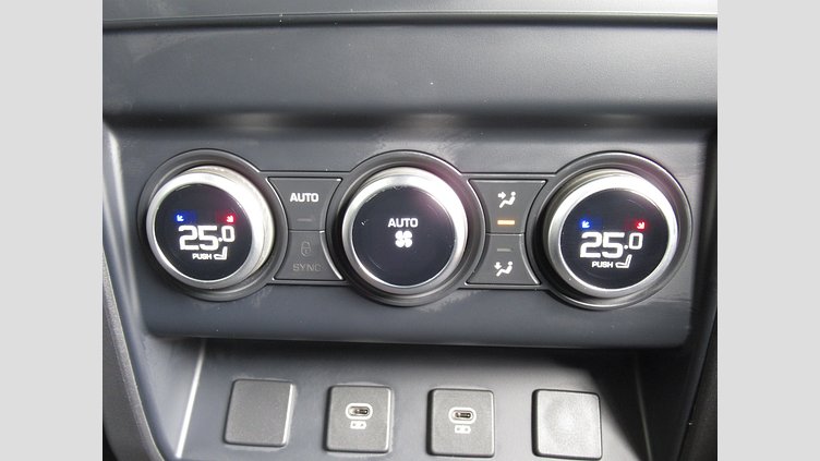 2024 認定中古車 Land Rover Defender 110 サントリーニブラック P525 AWD (AT) V8