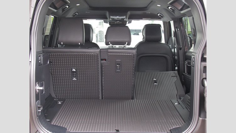 2024 認定中古車 Land Rover Defender 110 サントリーニブラック P525 AWD (AT) V8