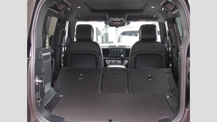 2024 認定中古車 Land Rover Defender 110 サントリーニブラック P525 AWD (AT) V8