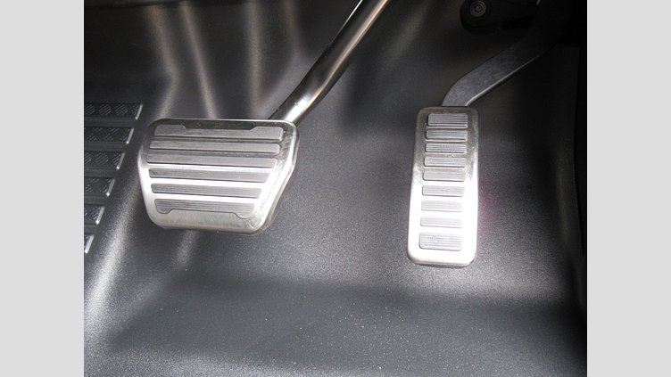 2024 認定中古車 Land Rover Defender 110 サントリーニブラック P525 AWD (AT) V8