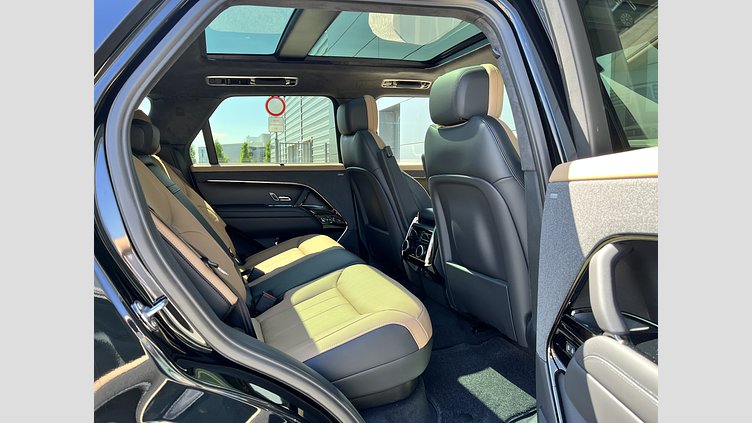 2025 SKLADOVÉ VOZIDLÁ Land Rover Range Rover Sport Čierna Santorini D350 MHEV AWD Automat Autobiography