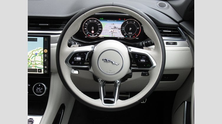 2025 認定中古車 Jaguar F-Pace サントリーニブラック D200 AWD（オートマチック）MHEV R-DYNAMIC SE