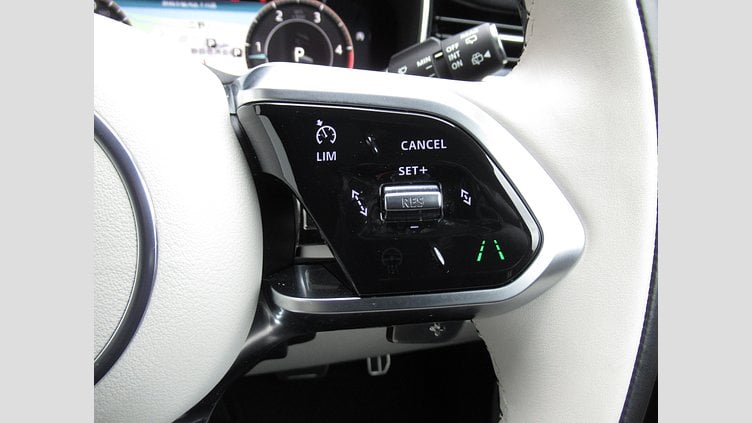 2025 認定中古車 Jaguar F-Pace サントリーニブラック D200 AWD（オートマチック）MHEV R-DYNAMIC SE