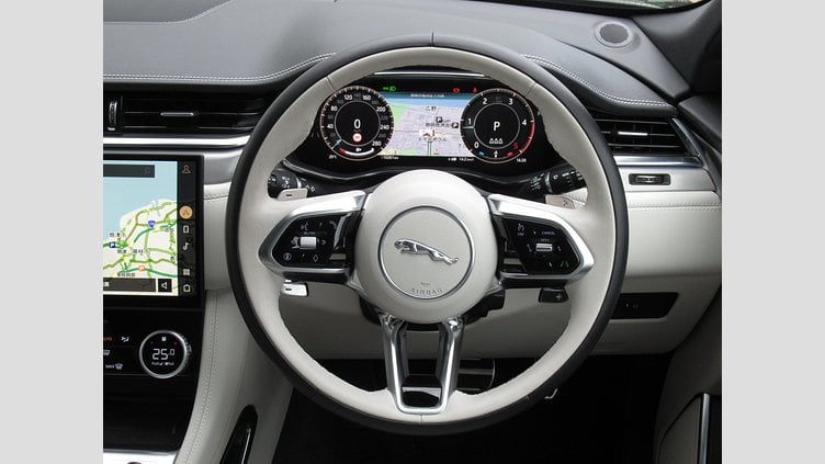 2025 認定中古車 Jaguar F-Pace サントリーニブラック D200 AWD（オートマチック）MHEV R-DYNAMIC SE