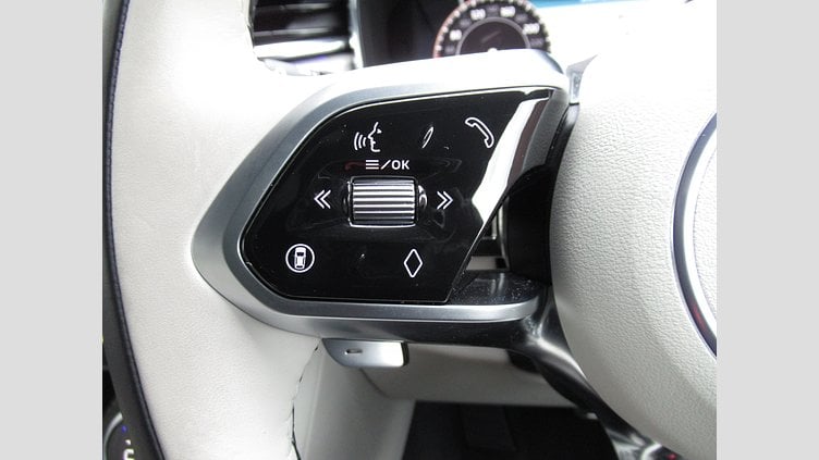 2025 認定中古車 Jaguar F-Pace サントリーニブラック D200 AWD（オートマチック）MHEV R-DYNAMIC SE