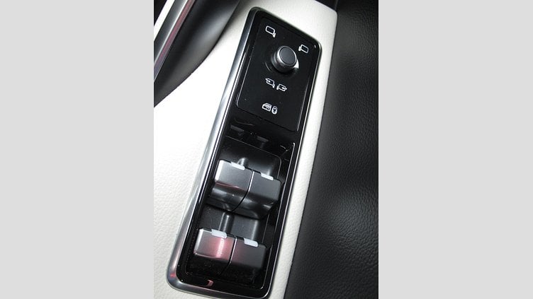 2025 認定中古車 Jaguar F-Pace サントリーニブラック D200 AWD（オートマチック）MHEV R-DYNAMIC SE