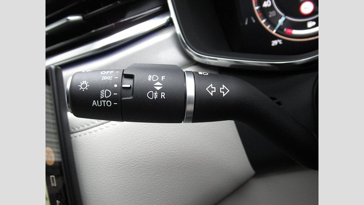 2025 認定中古車 Jaguar F-Pace サントリーニブラック D200 AWD（オートマチック）MHEV R-DYNAMIC SE