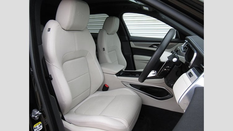 2025 認定中古車 Jaguar F-Pace サントリーニブラック D200 AWD（オートマチック）MHEV R-DYNAMIC SE