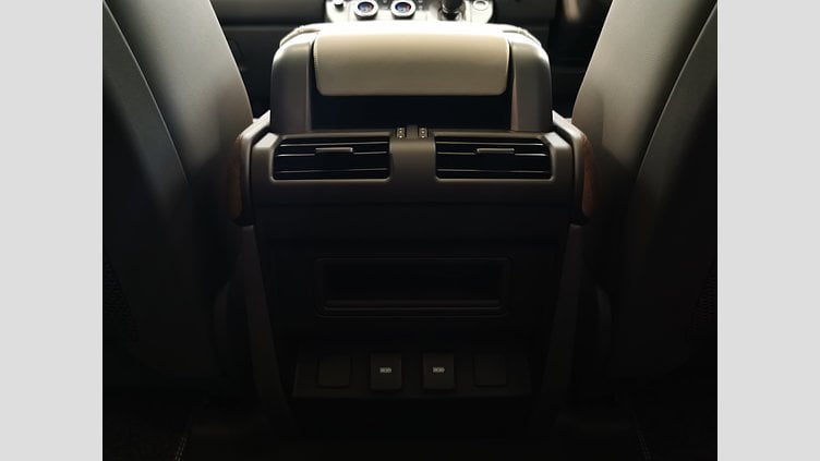 2024 認定中古車 Land Rover Defender 110 サントリーニブラック D300 AWD（AT） X-DYNAMIC HSE