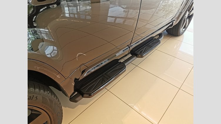 2024 認定中古車 Land Rover Defender 110 サントリーニブラック D300 AWD（AT） X-DYNAMIC HSE