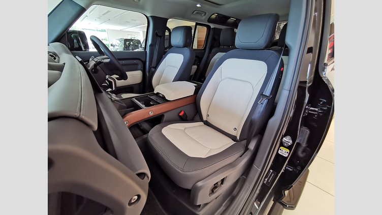2024 認定中古車 Land Rover Defender 110 サントリーニブラック D300 AWD（AT） X-DYNAMIC HSE