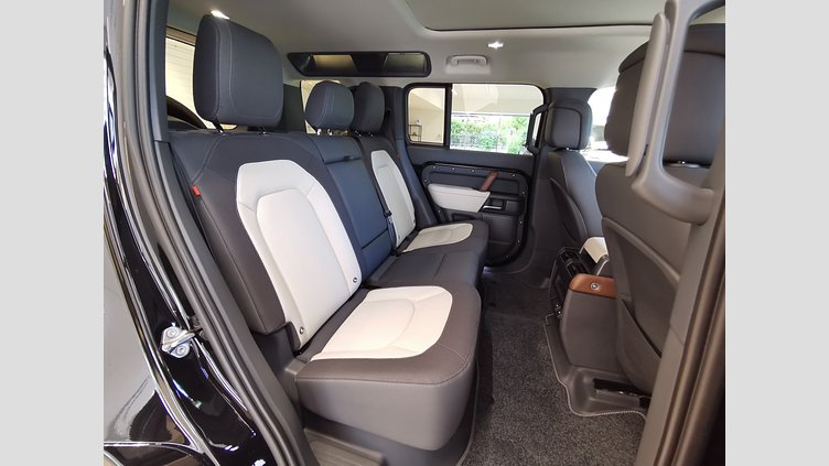 2024 認定中古車 Land Rover Defender 110 サントリーニブラック D300 AWD（AT） X-DYNAMIC HSE