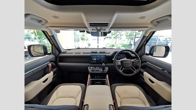 2024 認定中古車 Land Rover Defender 110 サントリーニブラック D300 AWD（AT） X-DYNAMIC HSE