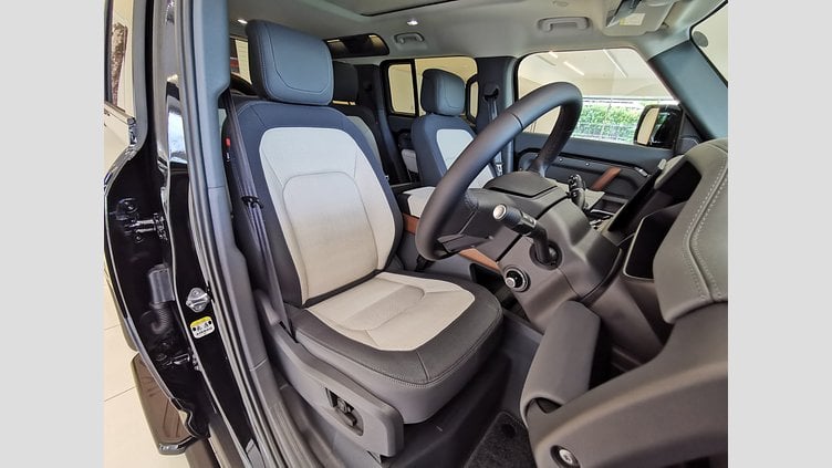 2024 認定中古車 Land Rover Defender 110 サントリーニブラック D300 AWD（AT） X-DYNAMIC HSE