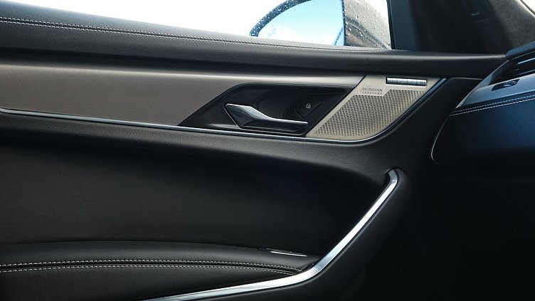 2025 Approved Jaguar F-Pace Fuji White P400e R-Dynamic HSE