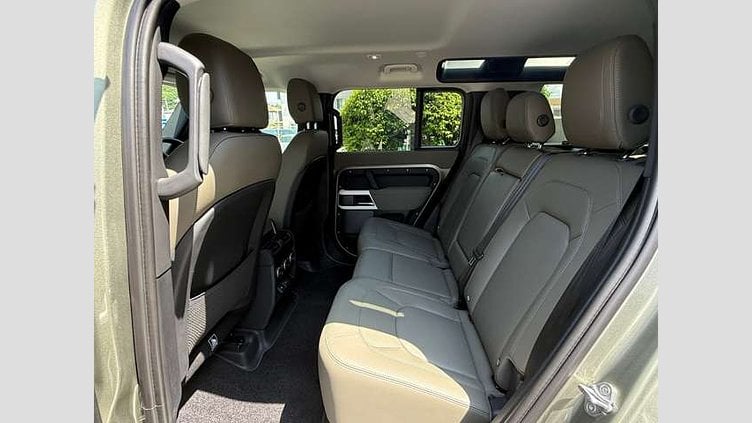 2023 認定中古車 Land Rover Defender 110 パンゲアグリーン P300 AWD（AT） SE