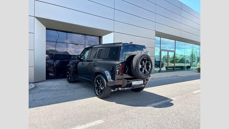 2025 SKLADOVÉ VOZIDLÁ Land Rover Defender 110 Čierna Santorini D250 MHEV AUTOM AWD X-Dynamic SE