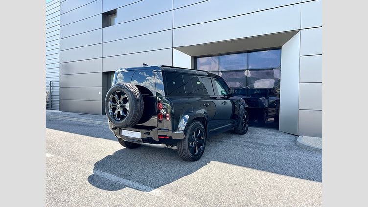 2025 SKLADOVÉ VOZIDLÁ Land Rover Defender 110 Čierna Santorini D250 MHEV AUTOM AWD X-Dynamic SE