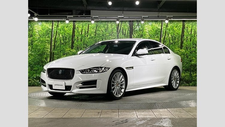 2017 認定中古車 Jaguar XE Fuji White 2WD R-スポーツ