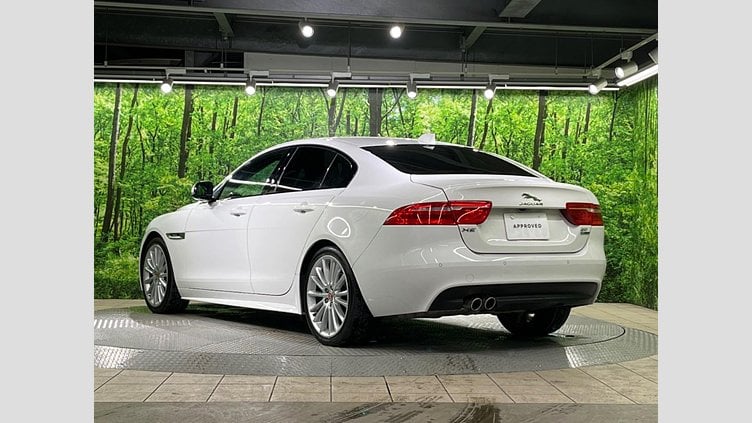 2017 認定中古車 Jaguar XE Fuji White 2WD R-スポーツ