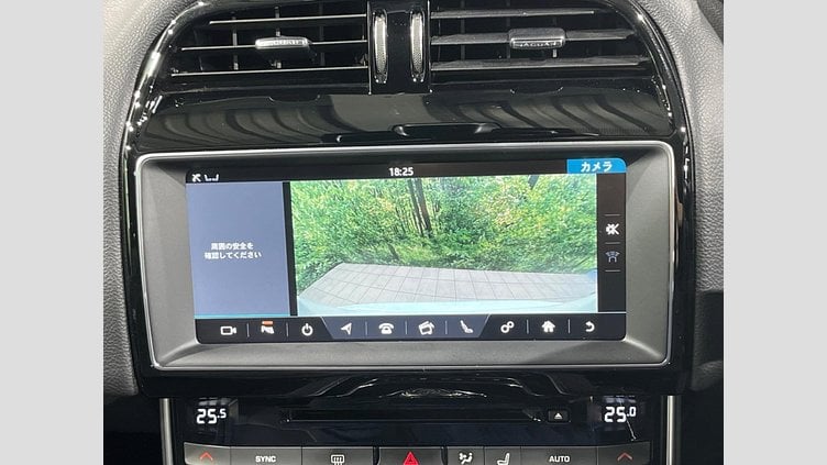 2017 認定中古車 Jaguar XE Fuji White 2WD R-スポーツ